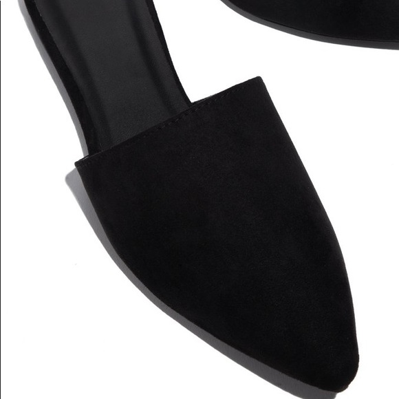 NEW**LADIES MUST HAVE BLACK POINTED TOE FLAT MULES - Picture 3 of 3